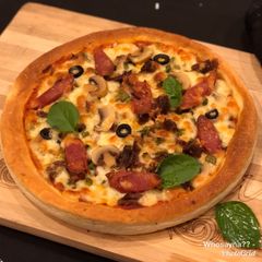 A picture of Whosayna’s Pizza.