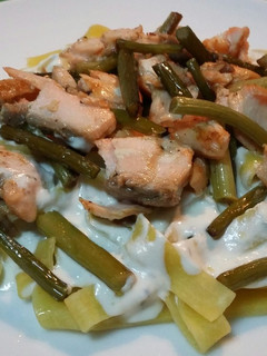 Una foto de Tagliatelle con salmón, ajetes y salsa roquefort