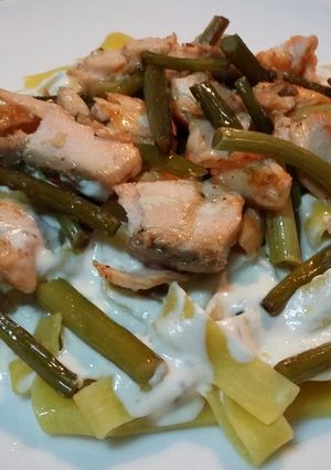 Foto principal de Tagliatelle con salmón, ajetes y salsa roquefort