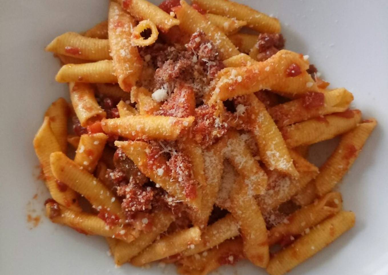 Garganelli con ragù di salsiccia e porcini