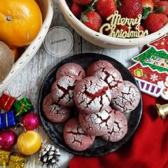 A picture of Red velvet Crinkled cookies.