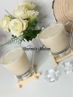 A picture of Dates banana shake.