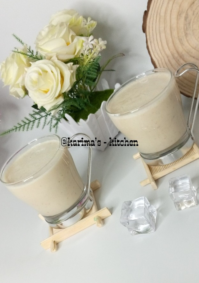 A picture of Dates banana shake.
