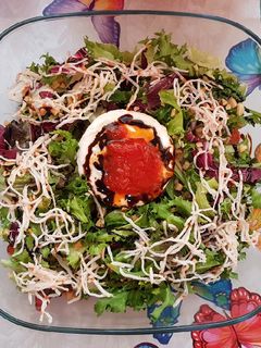 Una foto de Ensalada de rulo de cabra 2 ✌