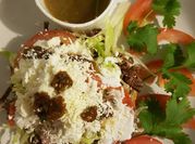 Una foto de sopes mexicano