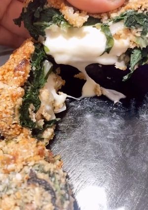 Una foto de Croquetas de espinaca rellenas con queso 😍