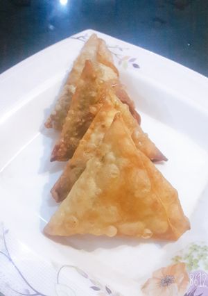 A picture of Qeema samose.