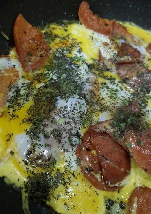 عکسی از دستور سوسیس تخم مرغ با سبزیجات معطر👌