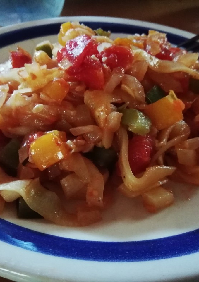 Una foto de Fideos de calabacín con verduras