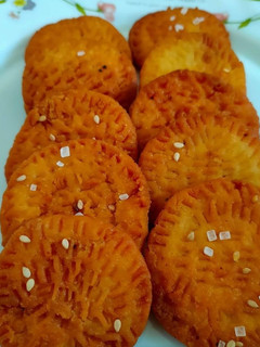 ठेकुआ/thekua (thekua recipe in Hindi) रेसिपी मुख्य फोटो
