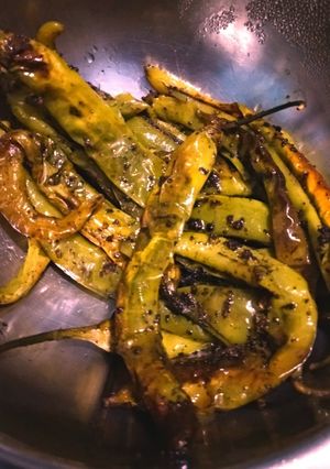 चटपटी हरी मिर्च फ्राई (Chatpati hari mirch fry recipe in hindi) रेसिपी मुख्य फोटो