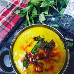 A picture of Punjabi Kadhi Pakoda.