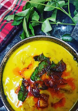 A picture of Punjabi Kadhi Pakoda.