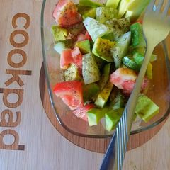 A picture of Avacado tomato salad.