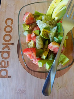 A picture of Avacado tomato salad.
