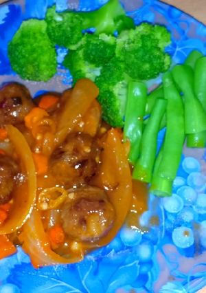 Foto resep Bola-bola daging saus asam manis pedas