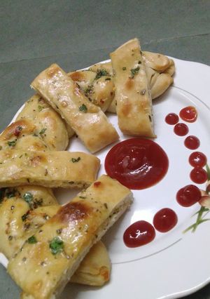 ગાર્લિક બ્રેડ (Garlic bread Recipe in Gujarati) રેસીપી મુખ્ય ફોટો