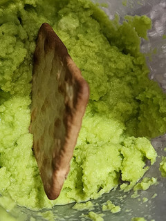 Una foto de Guacamole sencillo con palta