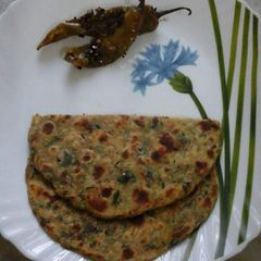 A picture of Methi Paratha.