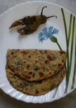 A picture of Methi Paratha.