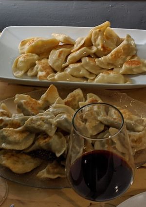 Una foto de Pierogi