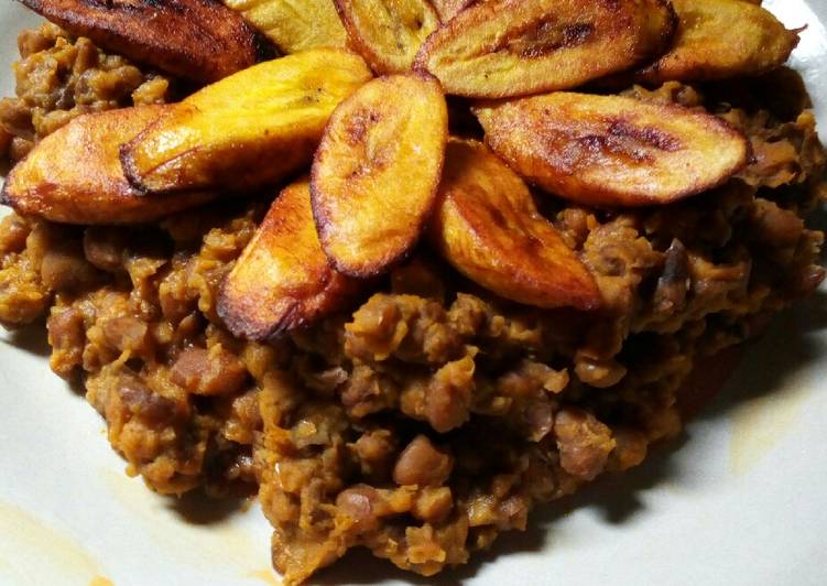 Porridge beans and fried plantain