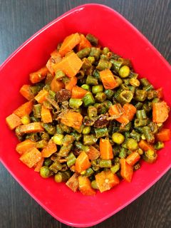 गाजर मटर और बींस की सब्जी (Gajar Matar aur beans ki sabzi recipe in Hindi) रेसिपी मुख्य फोटो