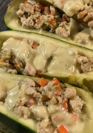 Una foto de Zapallo italiano relleno de pollo 🍗