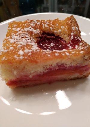 A picture of Plum Cake.