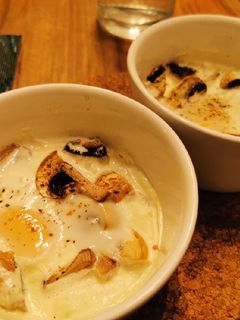 Une photo de Œuf cocotte aux champignons de Paris
