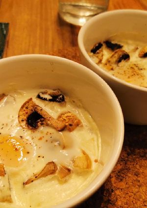 Une photo de Œuf cocotte aux champignons de Paris