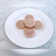 A picture of Taro Cake.