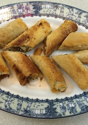 A picture of Air-Fried Vegetarian Sandwich Spring Rolls.
