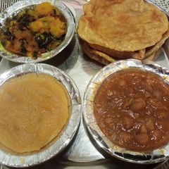 A picture of Kanya Poojan Thali.