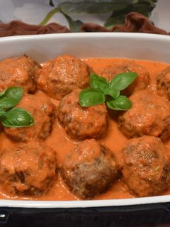 Zdjęcie przepisu Kotlety w sosie paprykowym.