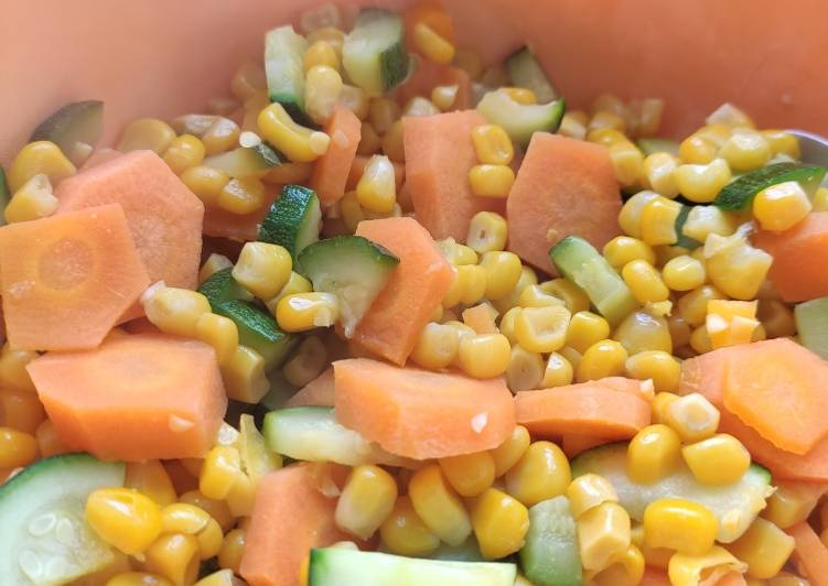 Insalata di mais carote zucchine
