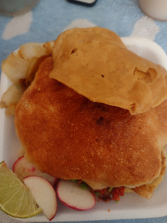 Una foto de Lonche de longaniza y cebolla Versión #2