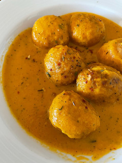 Una foto de Albóndigas de pollo en salsa