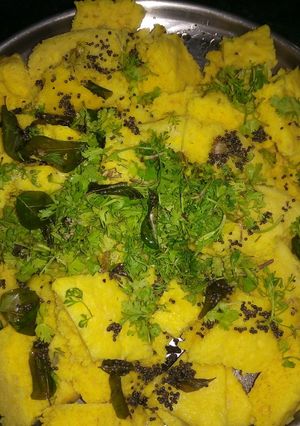 A picture of Khaman ढोकळा.