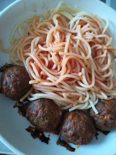 Sütőben sült húsgombóc, paradicsomszósszal és spagettivel (Glutén - és tejmentes) recept fotója