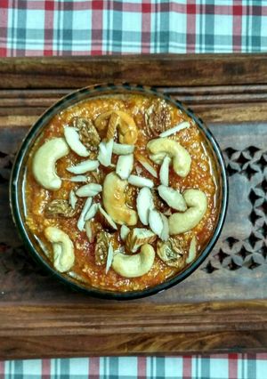 A picture of Papaya halwa.