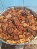 Tuco carne de oveja con fideos moñitas