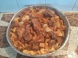 Tuco carne de oveja con fideos moñitas
