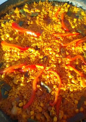 Una foto de Paella de pollo alicantina