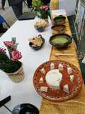 Queso botanero con gusanos de maguey y hierbas de olor