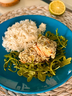 Foto principal de Salmón con salsa de yogur al microondas