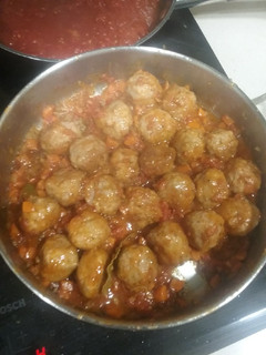 Una foto de Albóndigas con tomate
