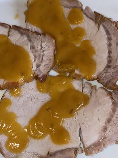 Una foto de Cinta de lomo en salsa
