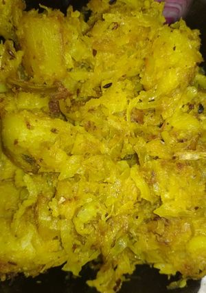 A picture of Cabbage Potato curry.