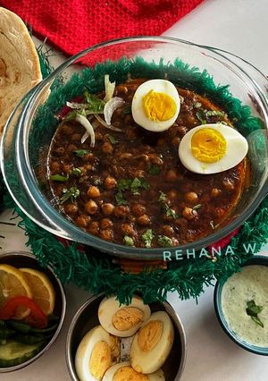 A picture of Restaurant style Anday chanay (eggs and chickpea curry).